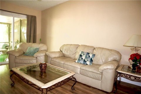 Townhouse in Winter Garden, Florida 2 bedrooms, 70.7 sq.m. № 1673948 - photo 8