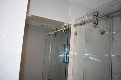 Propiedad comercial en alquiler en Jensen Beach, Florida, 2 dormitorios, 105.72 m2 № 913799 - foto 1