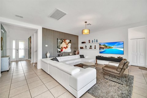 Купить виллу или дом в Киссимми, Флорида 6 спален, 315.4м2, № 1941818 - фото 8