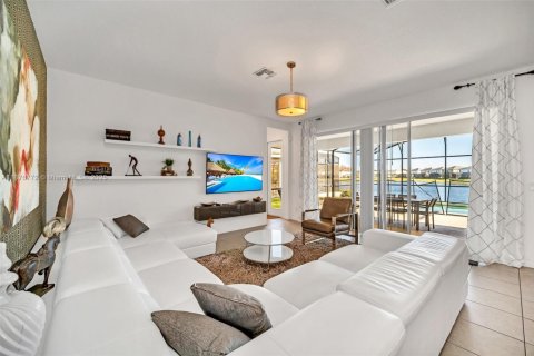 Купить виллу или дом в Киссимми, Флорида 6 спален, 315.4м2, № 1941818 - фото 6