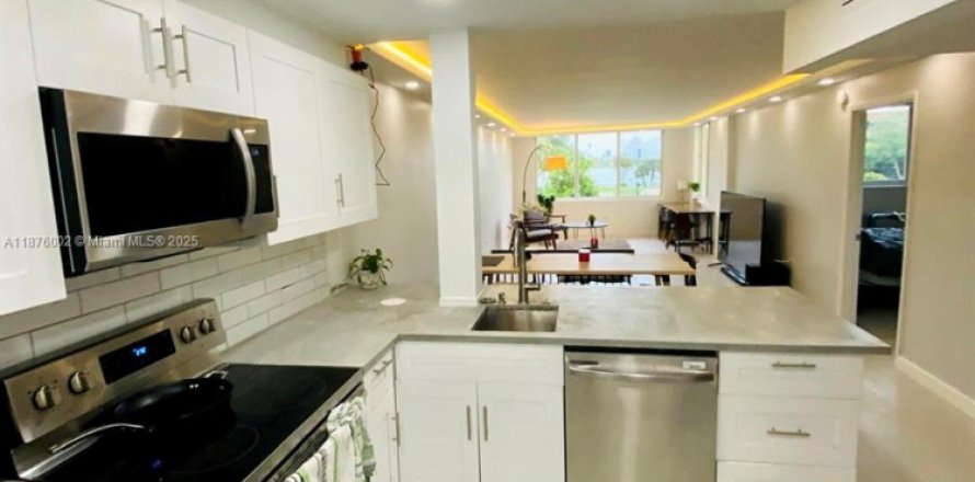 Condo in Miami, Florida, 1 bedroom  № 1923104