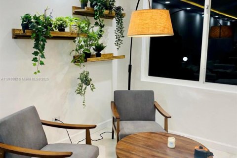 Condo in Miami, Florida, 1 bedroom  № 1923104 - photo 6
