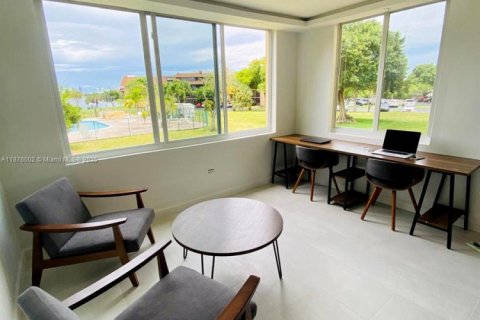 Condo in Miami, Florida, 1 bedroom  № 1923104 - photo 7