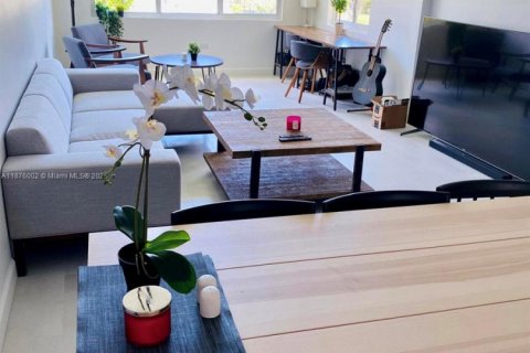 Condo in Miami, Florida, 1 bedroom  № 1923104 - photo 4