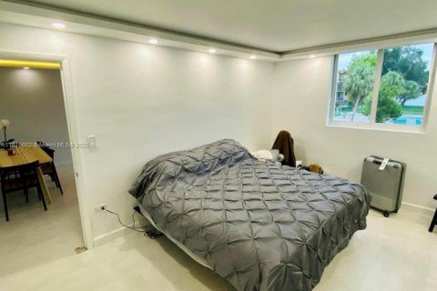 Condo in Miami, Florida, 1 bedroom  № 1923104 - photo 8