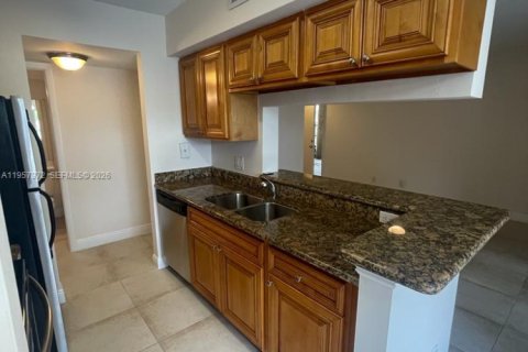 Apartamento en alquiler en Tamarac, Florida, 1 dormitorio, 64.57 m2 № 2011280 - foto 2