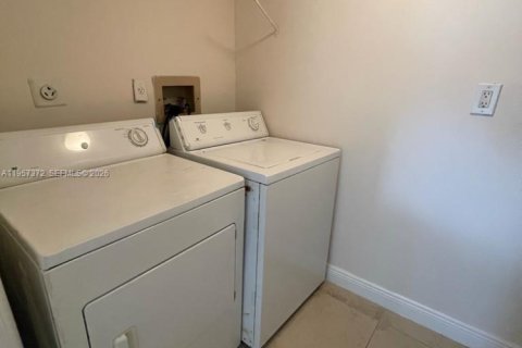 Apartamento en alquiler en Tamarac, Florida, 1 dormitorio, 64.57 m2 № 2011280 - foto 10