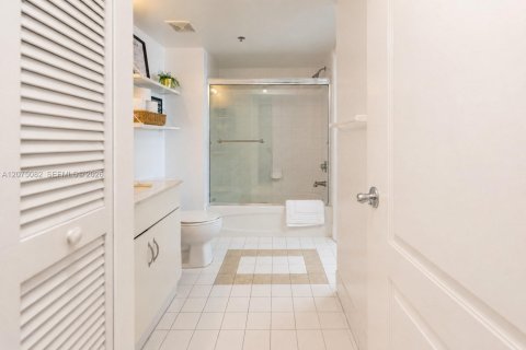 Copropriété à vendre à Miami, Floride: 1 chambre, 72.28 m2 № 2312234 - photo 9