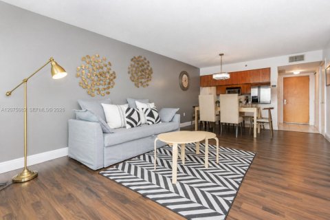 Copropriété à vendre à Miami, Floride: 1 chambre, 72.28 m2 № 2312234 - photo 2