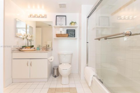 Copropriété à vendre à Miami, Floride: 1 chambre, 72.28 m2 № 2312234 - photo 8