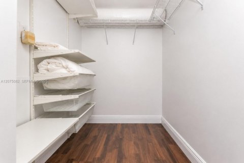 Copropriété à vendre à Miami, Floride: 1 chambre, 72.28 m2 № 2312234 - photo 7