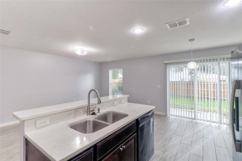 Touwnhouse à louer à Tampa, Floride: 3 chambres, 134.62 m2 № 2408243 - photo 2