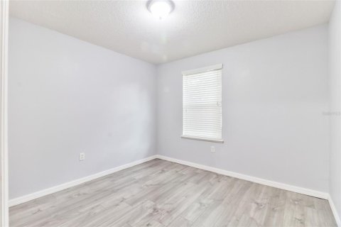 Touwnhouse à louer à Tampa, Floride: 3 chambres, 134.62 m2 № 2408243 - photo 16