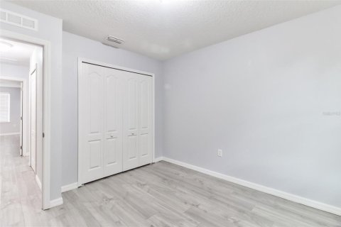 Touwnhouse à louer à Tampa, Floride: 3 chambres, 134.62 m2 № 2408243 - photo 15