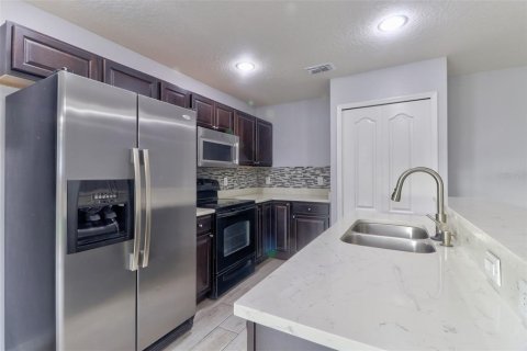 Touwnhouse à louer à Tampa, Floride: 3 chambres, 134.62 m2 № 2408243 - photo 27