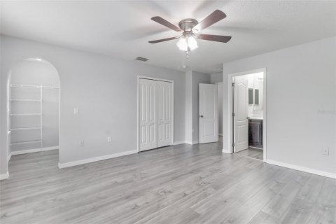 Touwnhouse à louer à Tampa, Floride: 3 chambres, 134.62 m2 № 2408243 - photo 7