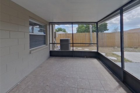Villa ou maison à louer à Brandon, Floride: 3 chambres, 108.97 m2 № 2117715 - photo 13