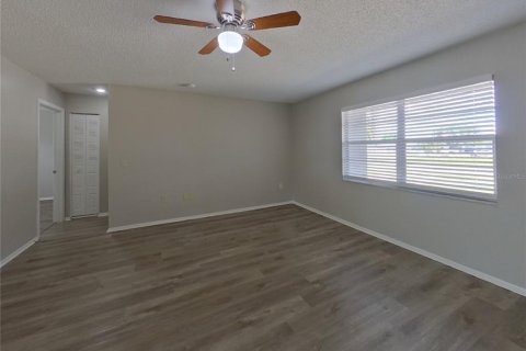Villa ou maison à louer à Brandon, Floride: 3 chambres, 108.97 m2 № 2117715 - photo 2