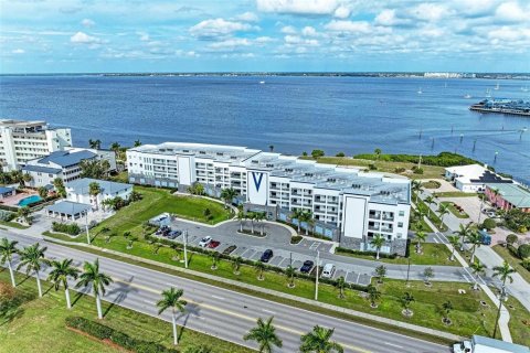Condo in Punta Gorda, Florida, 2 bedrooms  № 1719914 - photo 1
