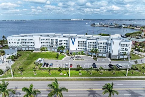 Condo in Punta Gorda, Florida, 2 bedrooms  № 1719914 - photo 9