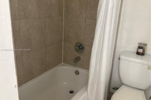 Townhouse in Miami, Florida 4 bedrooms № 1830978 - photo 12
