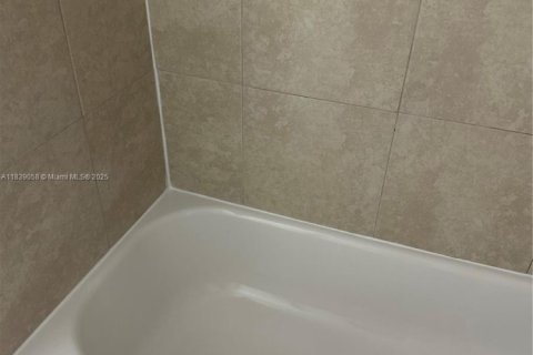 Townhouse in Miami, Florida 4 bedrooms № 1830978 - photo 13