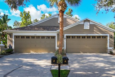 House in Fish Hawk, Florida 3 bedrooms, 169.83 sq.m. № 1913577 - photo 2