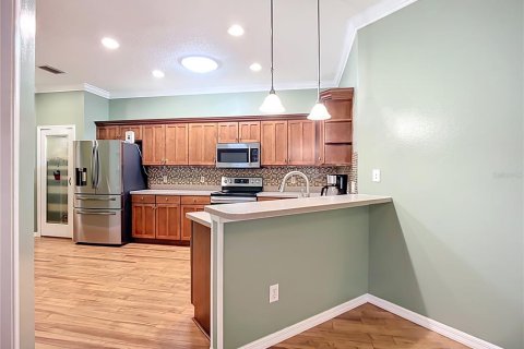 House in Fish Hawk, Florida 3 bedrooms, 169.83 sq.m. № 1913577 - photo 12