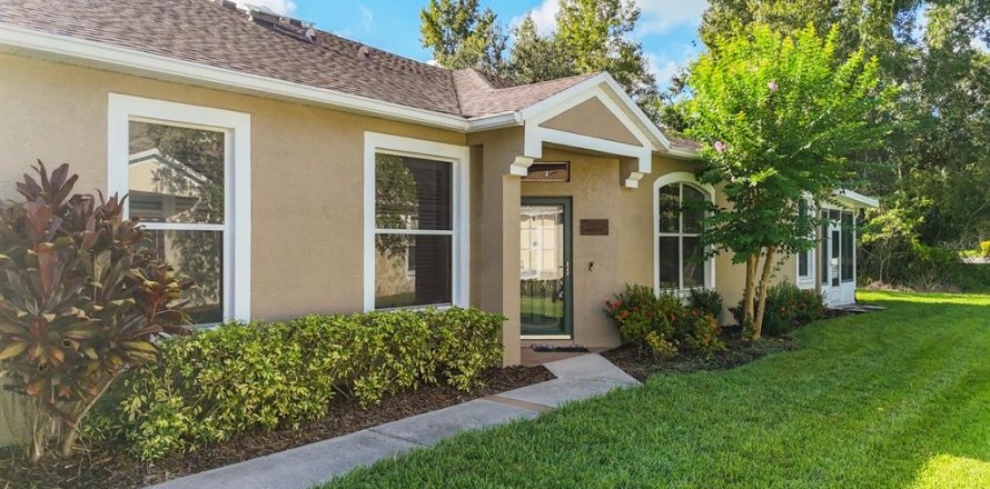House in Fish Hawk, Florida 3 bedrooms, 169.83 sq.m. № 1913577