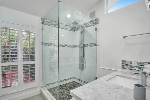Casa en venta en Fort Lauderdale, Florida, 5 dormitorios, 258.08 m2 № 1950632 - foto 21