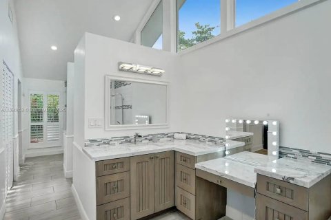 Casa en venta en Fort Lauderdale, Florida, 5 dormitorios, 258.08 m2 № 1950632 - foto 23