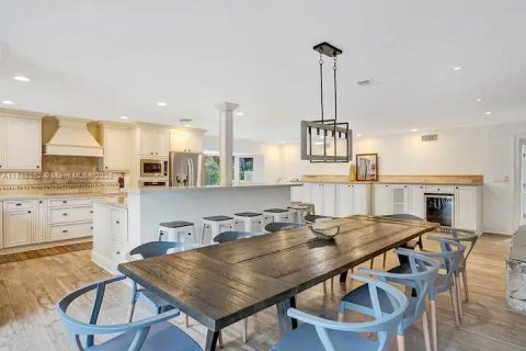 Casa en venta en Fort Lauderdale, Florida, 5 dormitorios, 258.08 m2 № 1950632 - foto 9