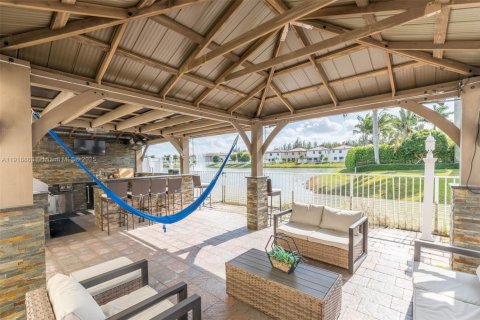 Casa en venta en Hialeah, Florida, 3 dormitorios, 217.86 m2 № 1974085 - foto 23