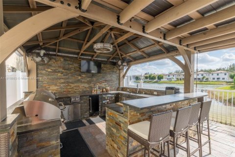 Casa en venta en Hialeah, Florida, 3 dormitorios, 217.86 m2 № 1974085 - foto 25