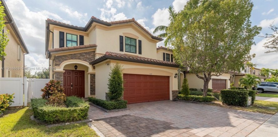 Casa en Hialeah, Florida 3 dormitorios, 217.86 m2 № 1974085