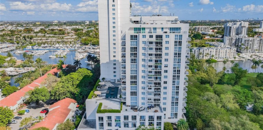 Condo in Miami, Florida, 2 bedrooms № 1871531