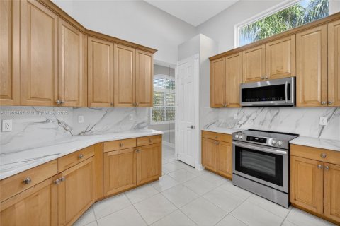 House in Coral Springs, Florida 5 bedrooms, 304.81 sq.m. № 1952338 - photo 15