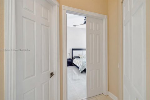 House in Coral Springs, Florida 5 bedrooms, 304.81 sq.m. № 1952338 - photo 22