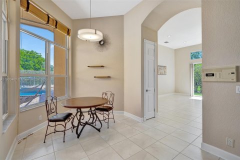 House in Coral Springs, Florida 5 bedrooms, 304.81 sq.m. № 1952338 - photo 18