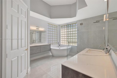 House in Coral Springs, Florida 5 bedrooms, 304.81 sq.m. № 1952338 - photo 26