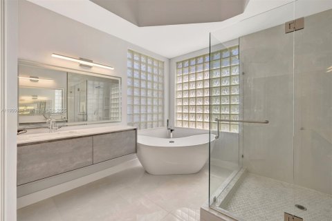 House in Coral Springs, Florida 5 bedrooms, 304.81 sq.m. № 1952338 - photo 27