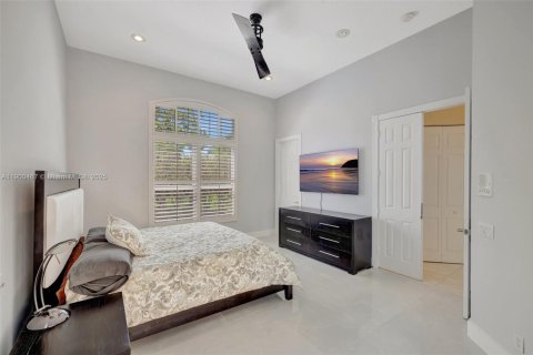 House in Coral Springs, Florida 5 bedrooms, 304.81 sq.m. № 1952338 - photo 25