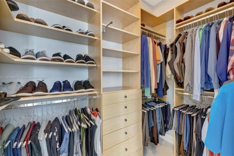 House in Coral Springs, Florida 5 bedrooms, 304.81 sq.m. № 1952338 - photo 30