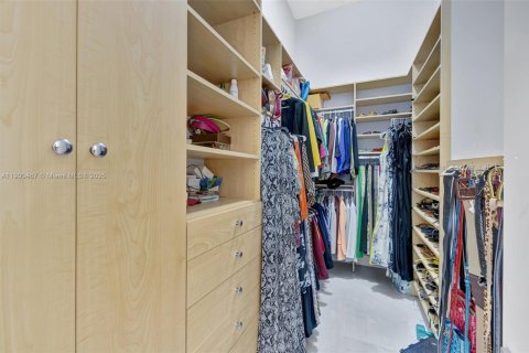 House in Coral Springs, Florida 5 bedrooms, 304.81 sq.m. № 1952338 - photo 29