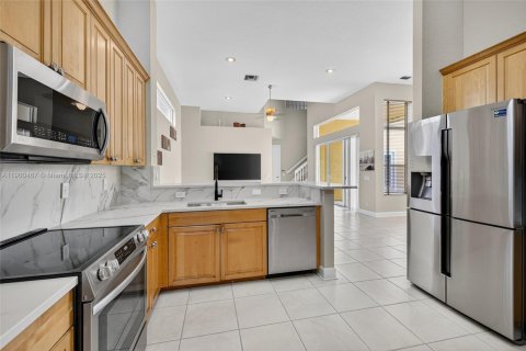 House in Coral Springs, Florida 5 bedrooms, 304.81 sq.m. № 1952338 - photo 13