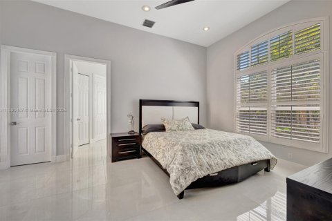 House in Coral Springs, Florida 5 bedrooms, 304.81 sq.m. № 1952338 - photo 21