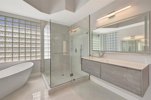 House in Coral Springs, Florida 5 bedrooms, 304.81 sq.m. № 1952338 - photo 28