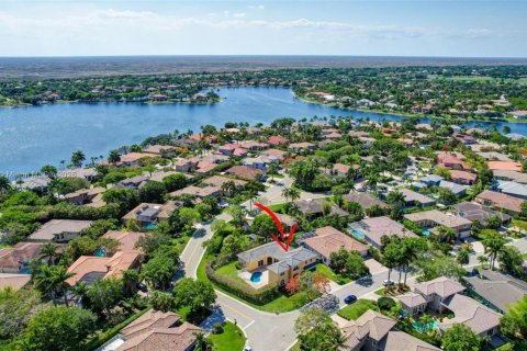 House in Coral Springs, Florida 5 bedrooms, 304.81 sq.m. № 1952338 - photo 2