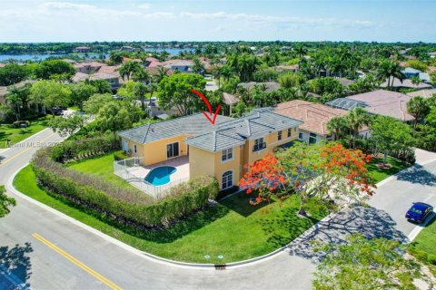 House in Coral Springs, Florida 5 bedrooms, 304.81 sq.m. № 1952338 - photo 5