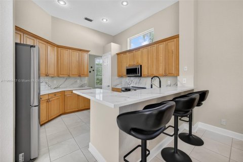 House in Coral Springs, Florida 5 bedrooms, 304.81 sq.m. № 1952338 - photo 14